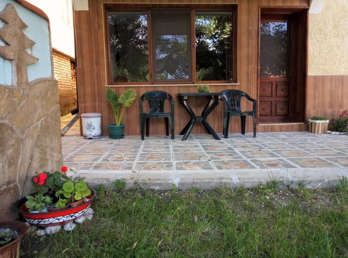 Guest House Milka Яґодіна Екстер'єр фото